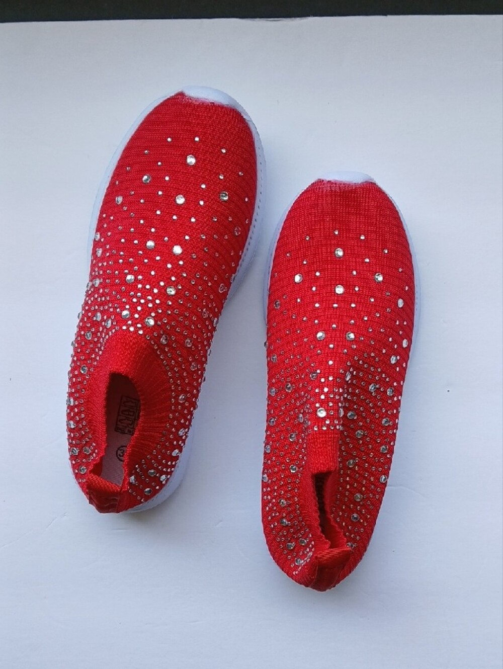 •La Sheelah Flat Slip-On Sneakers Gorgeous Red Crystal Lightweight Knit Slip-ons